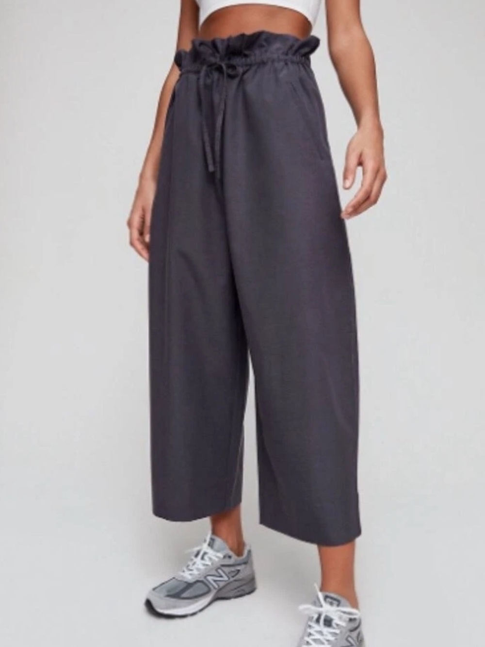 Aritzia The Group Babaton Kerri Cropped Wide Leg Pant Black - Size X-Small